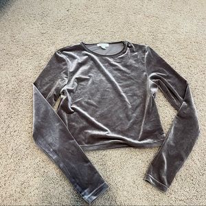 Topshop velvet long sleeve top. Size 4-6 fits small. Brand new condition.